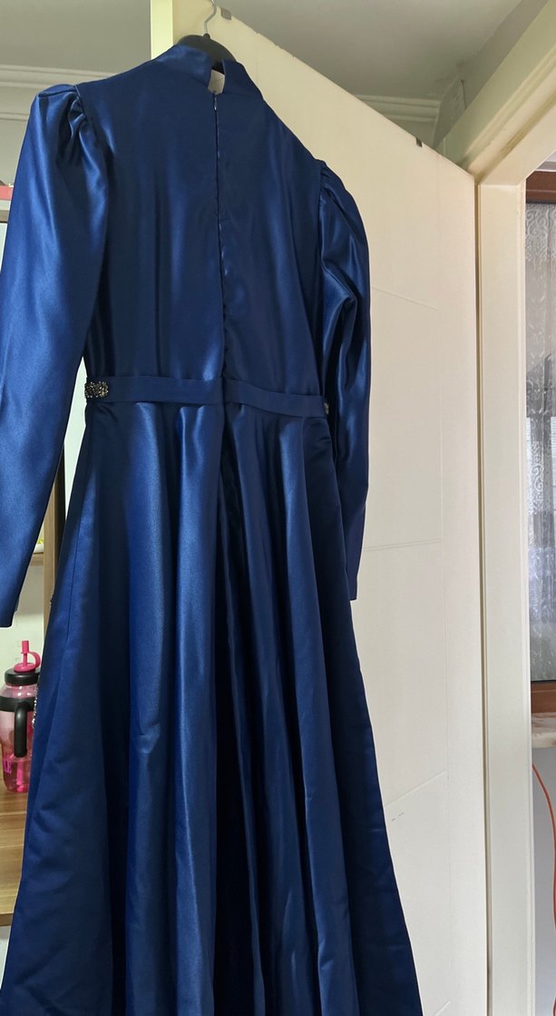 Uzun Kollu Lacivert Nakışlı Abiye Elbise - Görsel 3