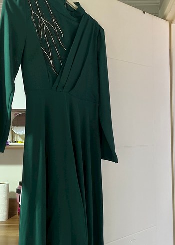 Zincir Detaylı Uzun Yeşil Kadın Elbise - Görsel 2