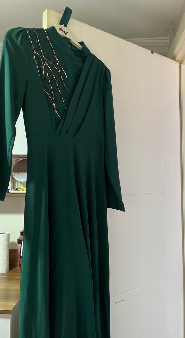 Zincir Detaylı Uzun Yeşil Kadın Elbise - Görsel 2