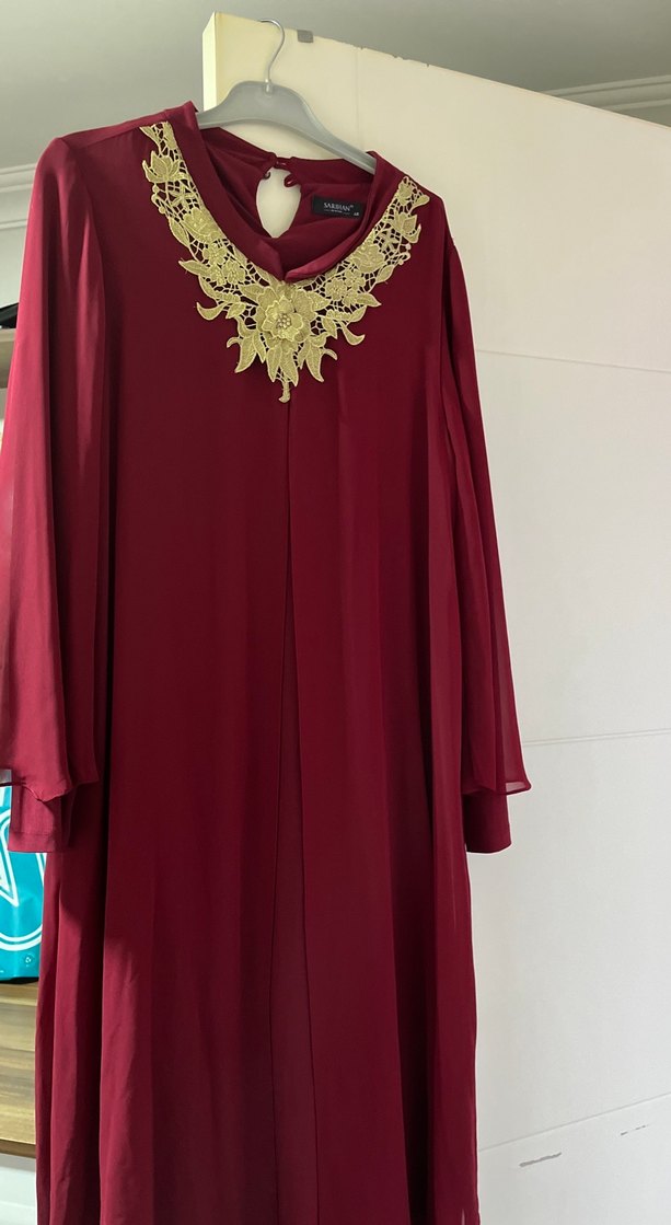 Bordo İşlemeli V Yaka Uzun Kollu Tesettür Elbise - Görsel 2