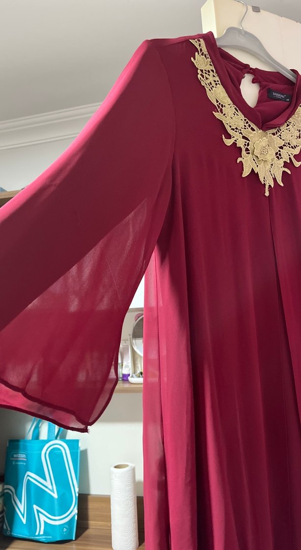 Bordo İşlemeli V Yaka Uzun Kollu Tesettür Elbise - Görsel 3