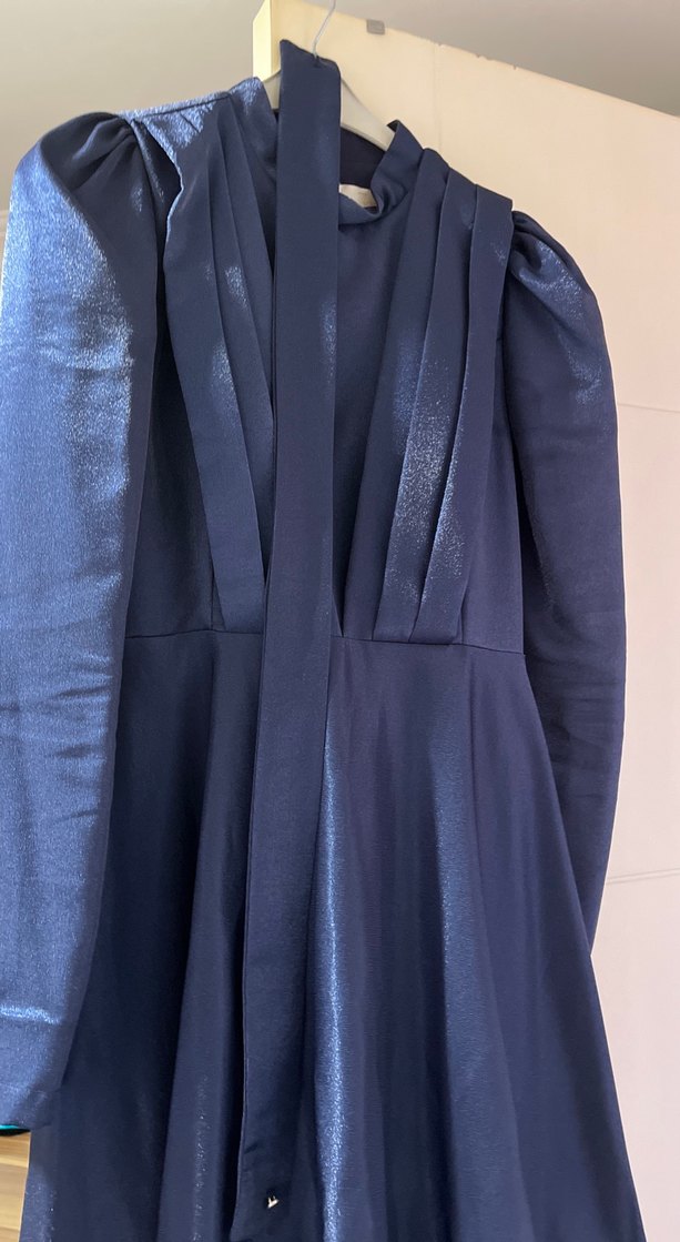 Parlak Lacivert Uzun Kadın Mezuniyet Elbisesi - Görsel 5