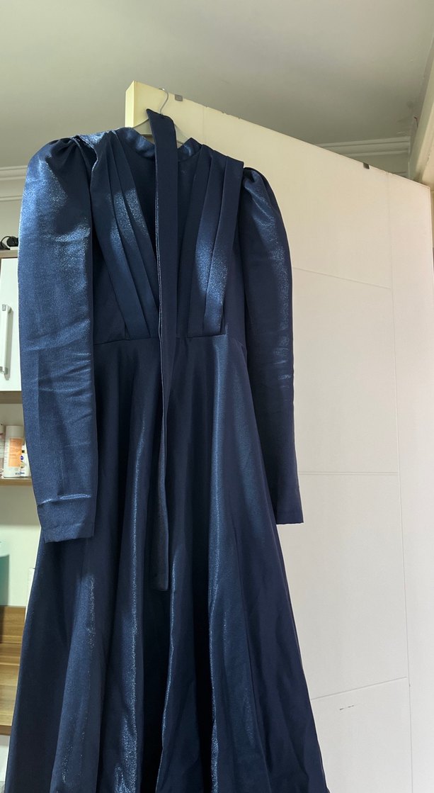 Parlak Lacivert Uzun Kadın Mezuniyet Elbisesi - Görsel 2
