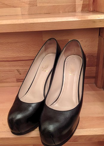 YSL Siyah Stiletto Topuklu Kadın Ayakkabısı