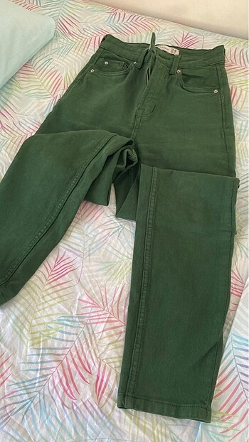 Stradivarius yeşil jean. Slim mom. 34 beden