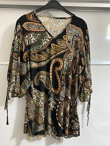 Sari siyah bluz
