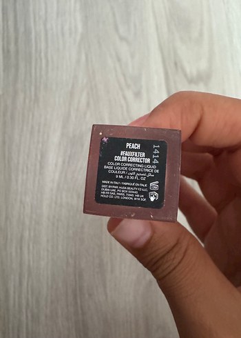 Huda Beauty Huda Beauty corrector peach rengi