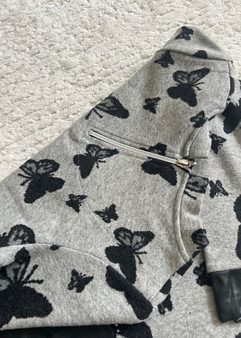 Kelebek Desenli Gri Uzun Kollu Kız Bluz - Görsel 3