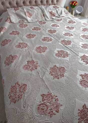Nakışlı Beyaz Pastel Yatak Örtüsü - Görsel 3