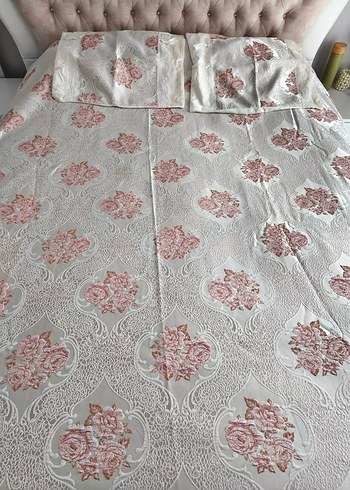 Nakışlı Beyaz Pastel Yatak Örtüsü - Görsel 2