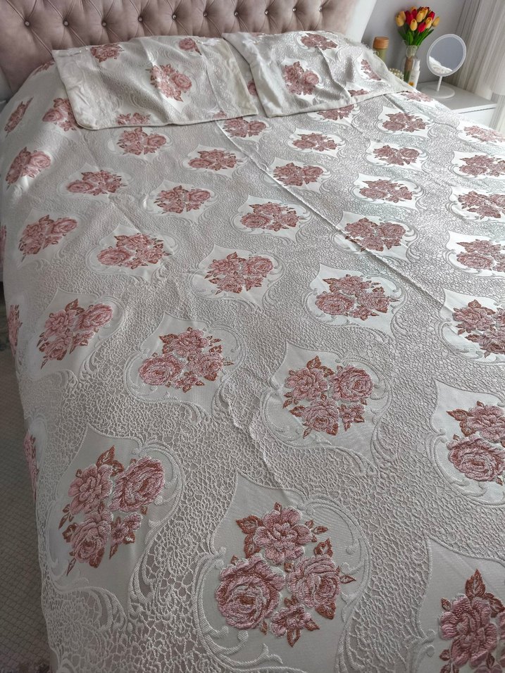 Nakışlı Beyaz Pastel Yatak Örtüsü - Görsel 4