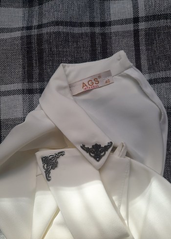 Düğmeli Beyaz Kadın Saten Gömlek - Görsel 3