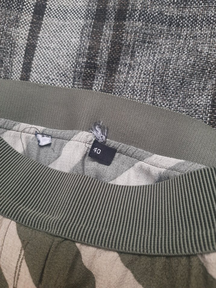 Bej Gri Çizgili Pilili Uzun Etek - Görsel 2