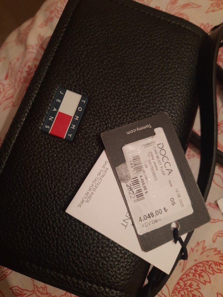 Tommy Jeans Siyah Deri Kadın Çapraz Çanta - Görsel 3