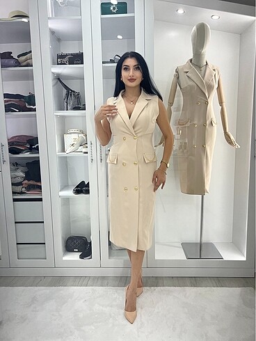Gold düğmeli kalem elbise