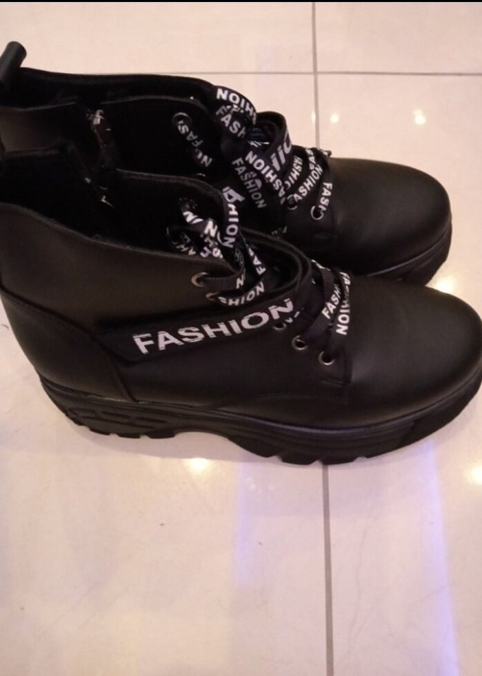 Siyah Platform Topuklu Kadın Botu Velcro Detaylı - Görsel 2