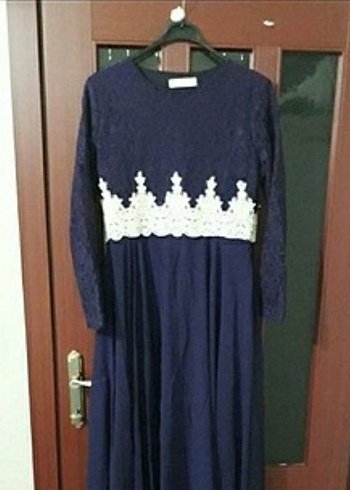 Mor Dantel Detaylı Uzun Kadın Elbise