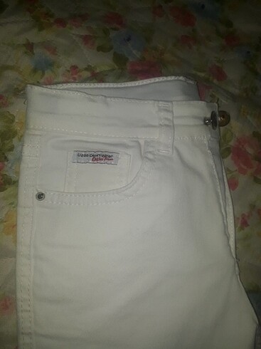 8 Yaş Beden Beyaz pantolon 
