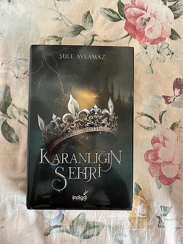 Karanlığın Şehri | Şule Avlamaz