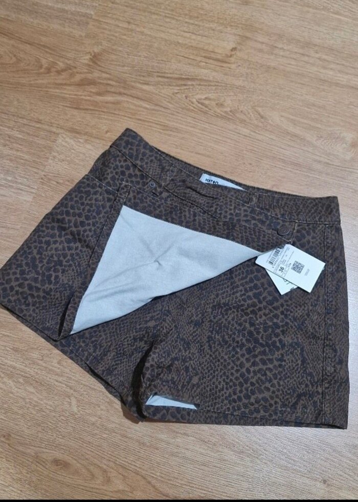 Yılan Derisi Desenli Şort Etek - Görsel 4