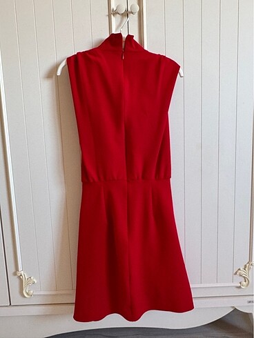 Kırmızı elbise - Görsel 5