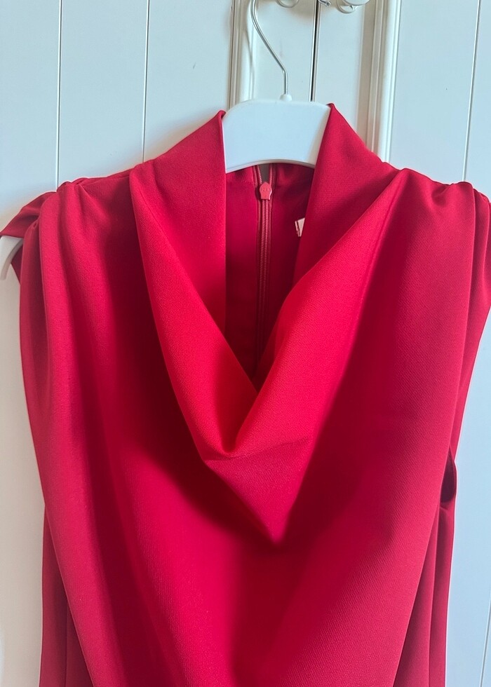 Kırmızı elbise - Görsel 2