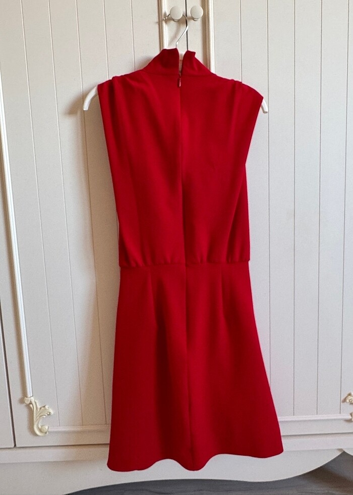 Kırmızı elbise - Görsel 5