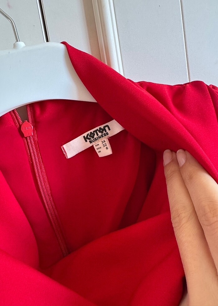 Kırmızı elbise - Görsel 4