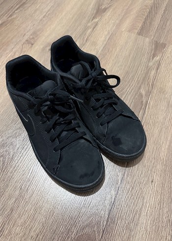 Siyah Bağcıklı Kadın Spor Ayakkabı nike