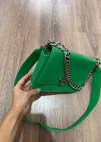 Bershka Bershka Yeşil Deri Zincir Detaylı Kadın Çanta