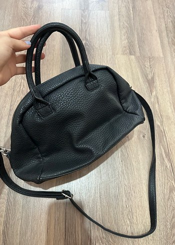 Bershka Siyah Deri Fermuarlı Kadın Çanta