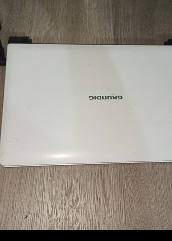 Beden Beyaz Grundig Dizüstü Bilgisayar 1020 model