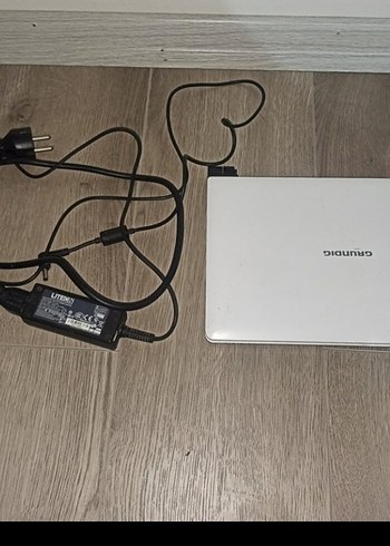 Grunding Beyaz Grundig Dizüstü Bilgisayar 1020 model