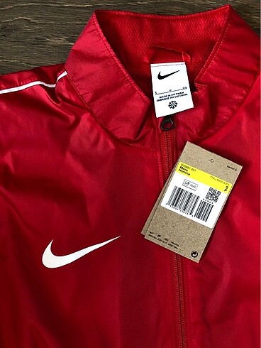 s Beden kırmızı Renk Nike yağmurluk