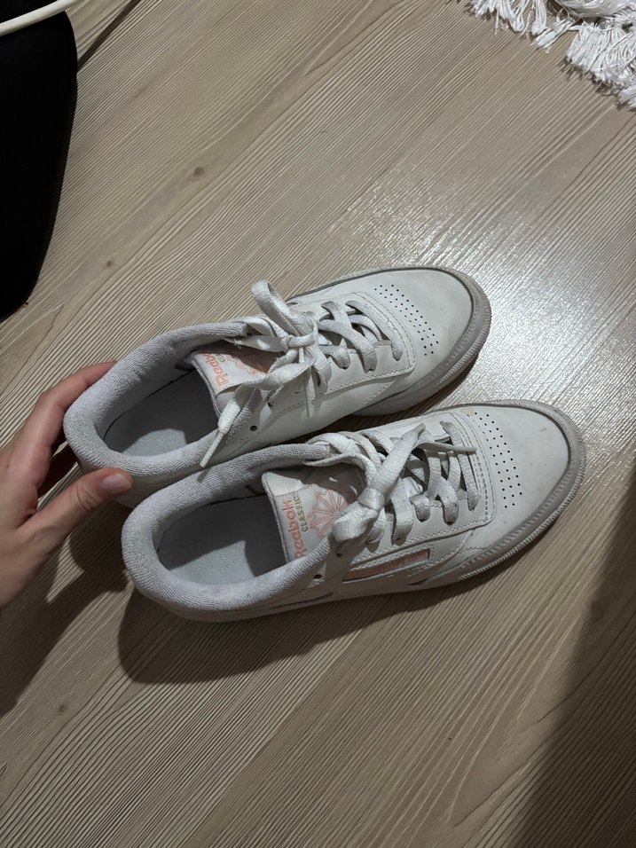 Beyaz Kadın Spor Ayakkabısı, Cırt Cırtlı, İnce Topuklu - Görsel 4