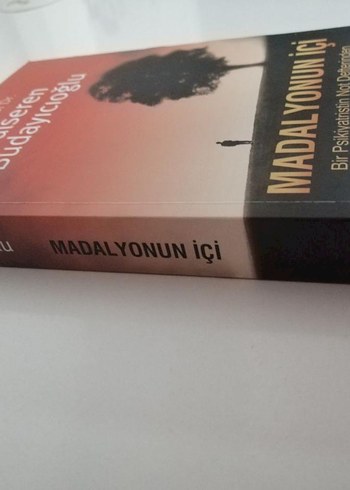  Madalyonun İçi - Gülseren Budayıcıoğlu