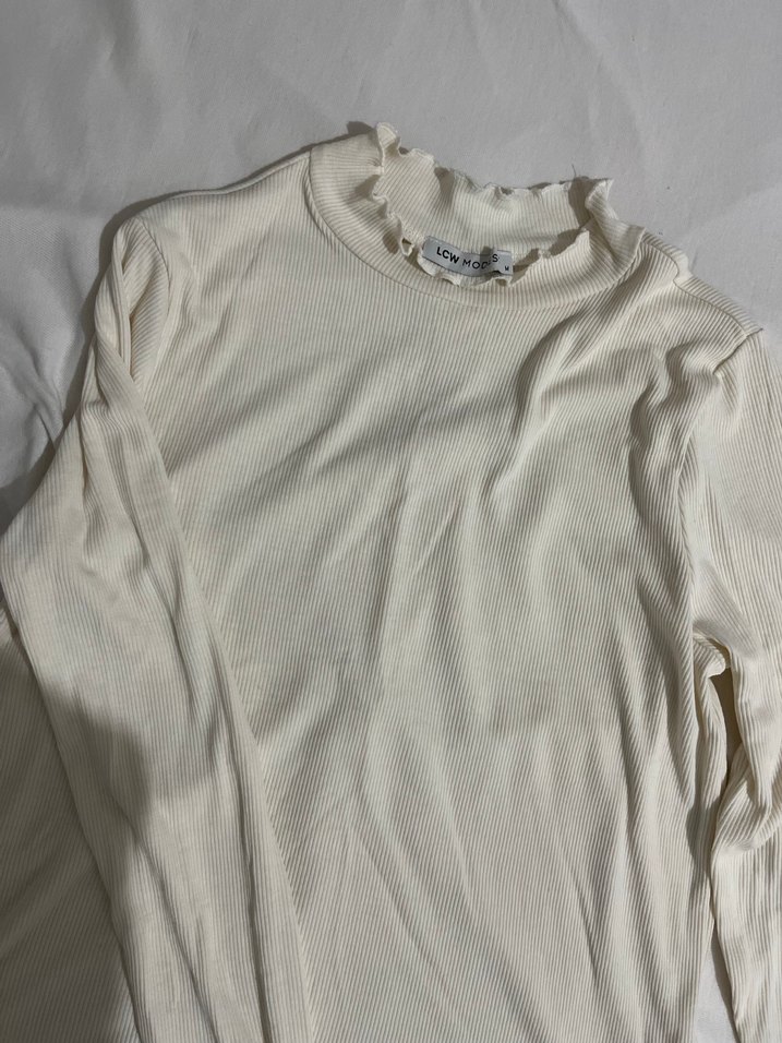 Beyaz Yüksek Yakalı Uzun Kollu Kadın Triko düğmeli - Görsel 2