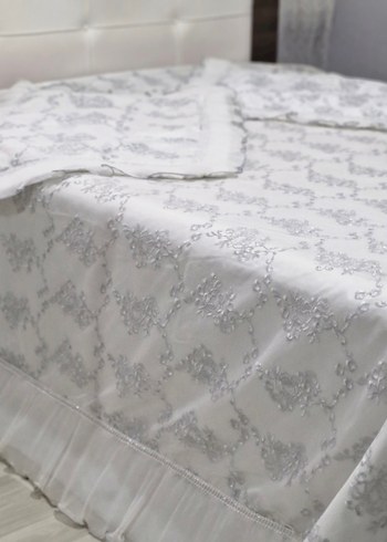 Gri Nakışlı Beyaz Yatak Örtüsü - Görsel 6