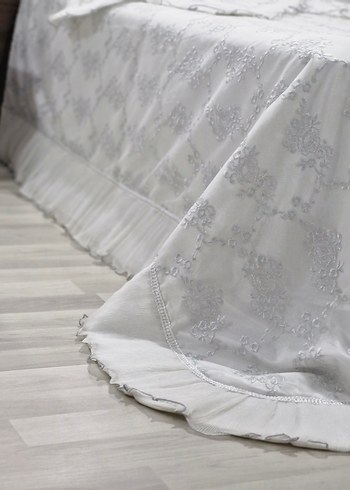 Gri Nakışlı Beyaz Yatak Örtüsü - Görsel 7