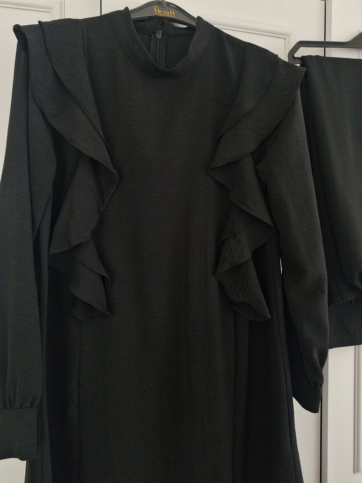 Uzun Kollu Siyah Fırfırlı Kadın Takım - Görsel 2