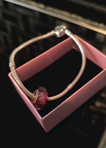Beden Pandora charm