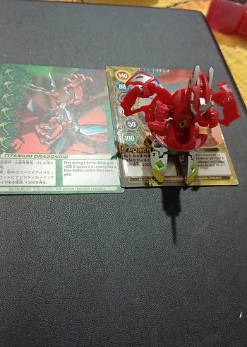 Bakugan titanium dragonoid ve özel kartları
