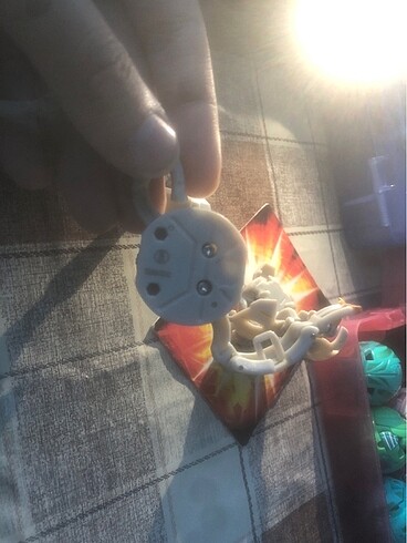 Beden Bakugan kutusundan yeni çıkartılmış haos aranout