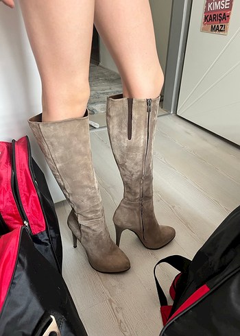 Zara Bej Süet Tokalı Dizüstü İnce Topuklu Çizme