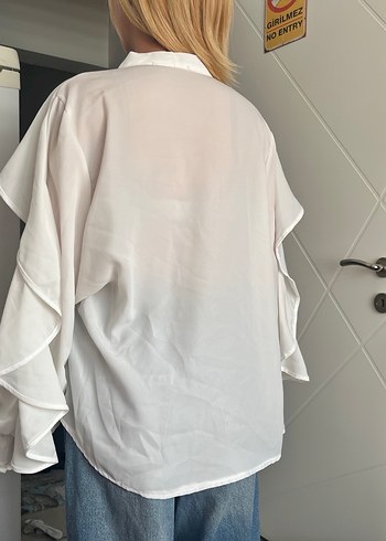 LC Waikiki Fırfırlı V Yakalı Beyaz Keten Gömlek