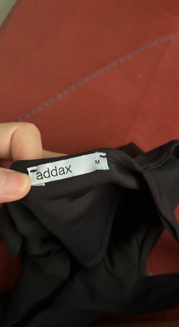 Siyah V Yaka Fermuarlı Mini Büstiyer - Görsel 3