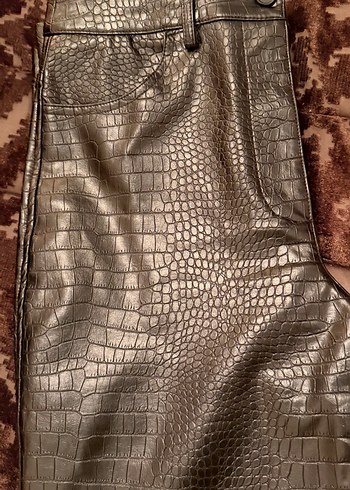 Deri Siyah Yılan Desenli Kemerli Pantolon - Görsel 3