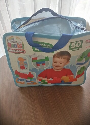 Lego seti karışık iki farklı model lego vardır içinde