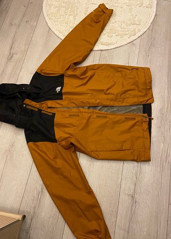 the north face yağmurluk rüzgarlık