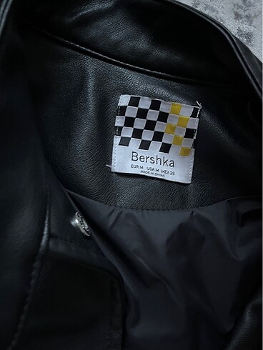 m Beden siyah Renk Bershka deri ceket